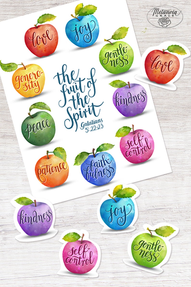 K&ouml;nnte beinhalten: Aquarell-Illustrationen von &Auml;pfeln mit den Worten "Liebe", "Freude", "Sanftmut", "Freundlichkeit", "Frieden", "Geduld", "Treue", "Selbstbeherrschung" und "G&uuml;te" darauf geschrieben. Der Text "Die Frucht des Geistes Galater 5,22-23" ist ebenfalls enthalten.