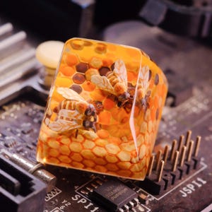 Cute Bee Honey Animal Keycap, Handmade Famer Resin Keycap, Artisan Mechanical Keyboard Keycap, Custom Keycap Gift for Gamers, Christmas Gift
