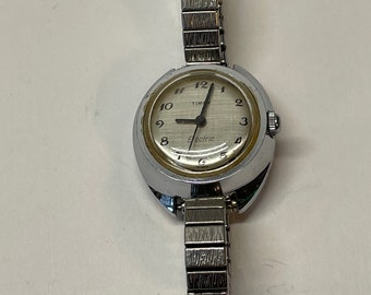 Timex Stainless Steel Analog Electric Wrist Watch. Selling for parts.