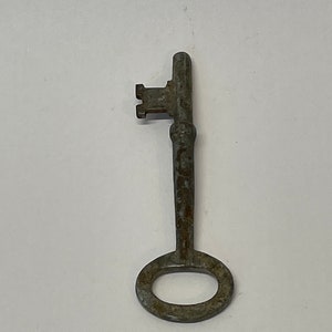 Vintage Antique Skeleton Key
