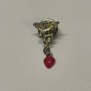 Vintage Gold Tone Cupid Cherub Heart Lapel Pin