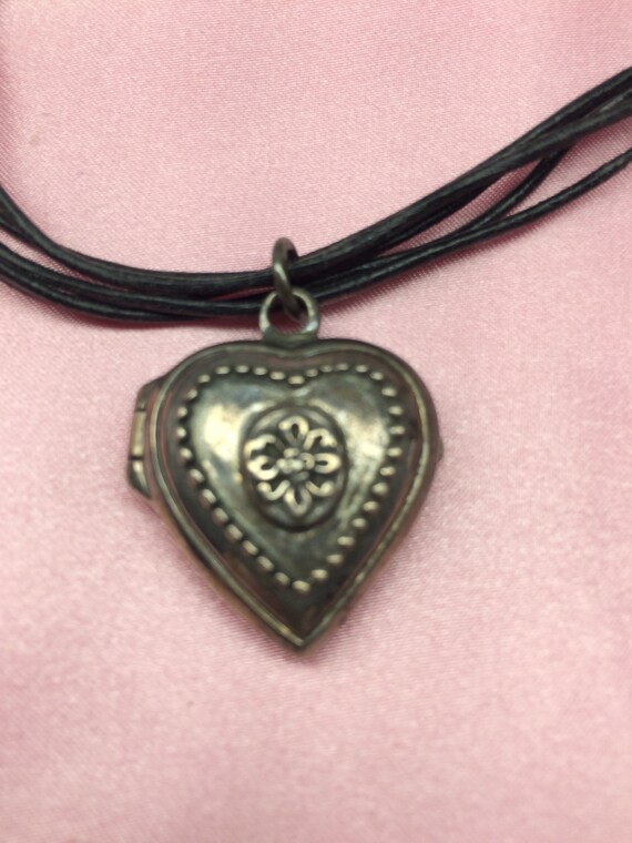 Leather necklace with metal heart locket - image 2