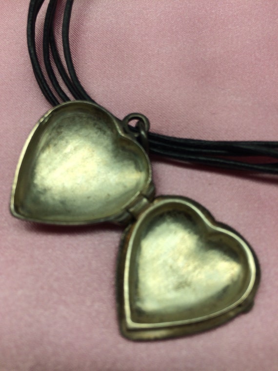 Leather necklace with metal heart locket - image 4