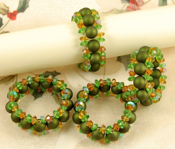 Items similar to Beaded Napkin Rings with Acrylic Beads and Crystals In Two Colors - Set of 4 ...