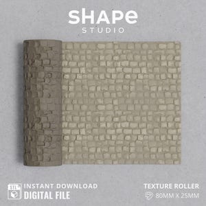 Op de afbeelding: Een textuurroller met een klinkerpatroon. De roller is 80 mm x 25 mm en is gemaakt van beige materiaal. De roller is opgerold en de tekst "SHAPE STUDIO" is zichtbaar bovenaan de afbeelding.