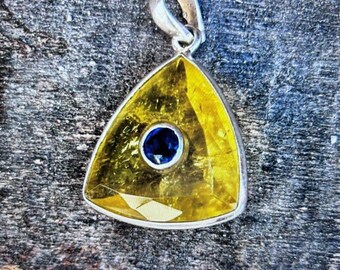 Hanger met gele saffier en blauwe kristallen: triljoen sterlingzilveren ketting