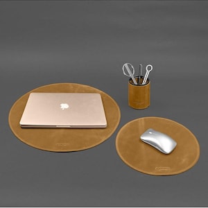 Benutzerdefinierte Leder Schreibtischmatte / Leder Schreibtisch Mauspad / Monogramm Leder Laptop Matte für Schreibtisch / Personalisiertes Büro Zubehör / Stifthalter
