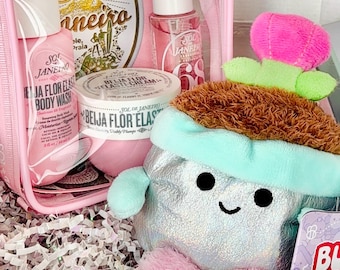 Sol de Janeiro Beija Flor Gift Box with Flower BumBumz Plush