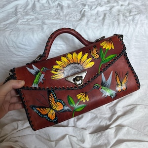 Bandolera/cartera de cuero hecha y pintada completamente a mano. Bolso de cuero. Bolso hecho a mano. Bolso artesanal. Bolso pintado a mano
