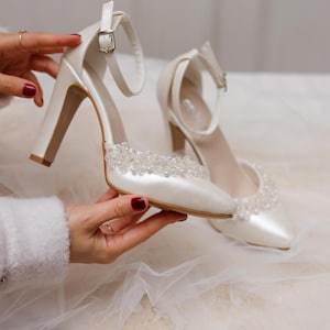 Handgefertigte Perlen Brautschuhe: Elegante Satin Hochzeit Heels