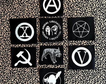 Toppe punk per giacche / Design alternativi, emo e goth serigrafati