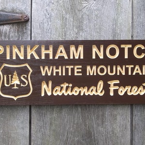 Réplica enrutada/tallada de Pinkham Notch, señal de madera para el sendero del bosque nacional White Mountain, Mt Washington, White Mountains, NH