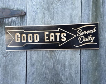 Instradato intagliato inciso inciso segno di legno dipinto Good Eats segno servito Daily Sign Kitchen Sign Retro Kitchen Sign