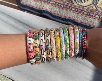 UJoy Enamel Bangle For Women - Handmade Multicolored Floral Bracelet, Vintage Gift Multi-Piece Lila Valentine's Love Jewellery, Copper Gold Costume Jewellery, One Size, Enamel, Cubic Zirconia