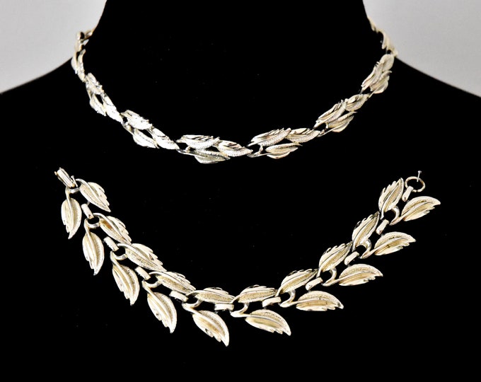 Vintage MidCentury Gold Tone Leaf Link Necklace and Bracelet Demi Parure