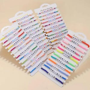Pulseira de contas coloridas com palavras: presente de amizade com mensagem positiva e elástica