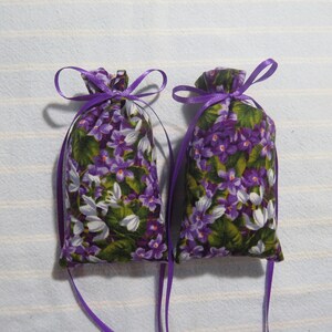 Sachês de violetas e lilases de 4" x 2" - Fragrância 'Summer Violets' - Violetas roxas e lilases brancas - Algodão misturado à mão - Cindy's Loft - 123-0!