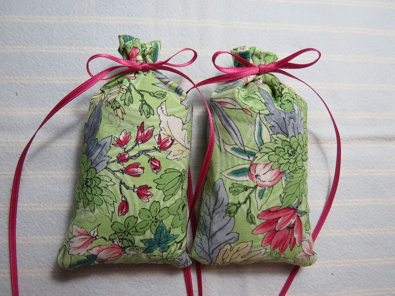Spring Green 5X2 Sachet-/'Honeysuckle/' Fragrance-PinkBlueRed Mayflowers Sachet-Cotton Hand-Blended Botanical Sachet-Cindy/'s Loft-201