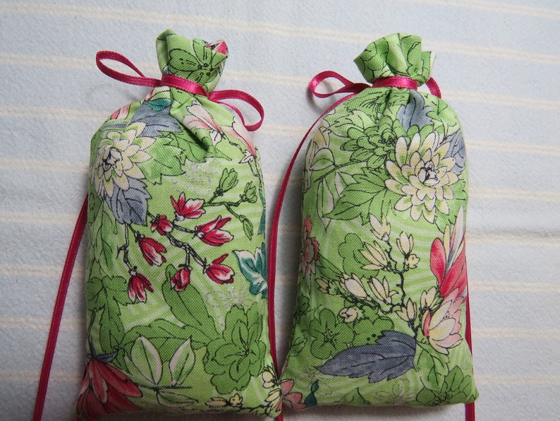 Spring Green 5X2 Sachet-/'Honeysuckle/' Fragrance-PinkBlueRed Mayflowers Sachet-Cotton Hand-Blended Botanical Sachet-Cindy/'s Loft-201
