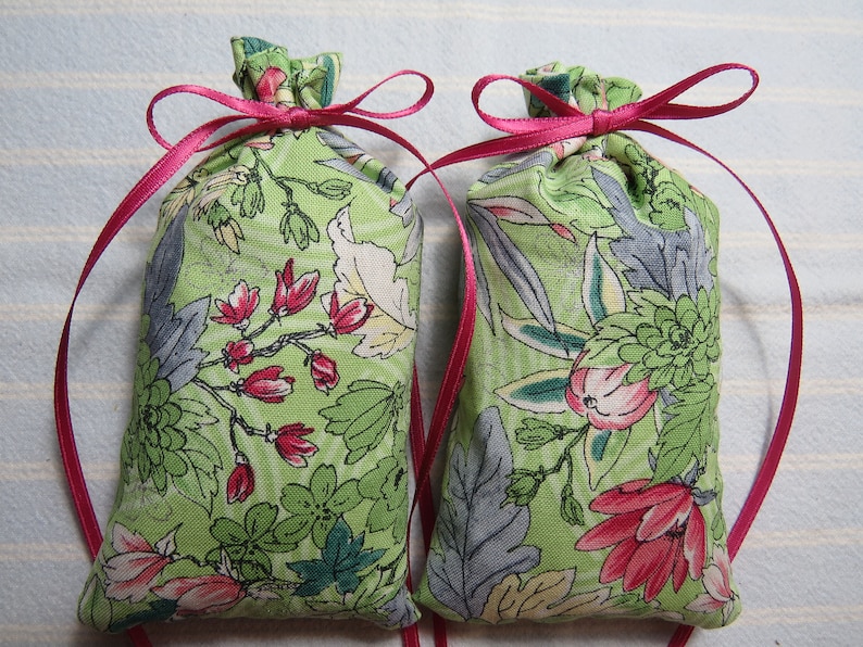 Spring Green 5X2 Sachet-/'Honeysuckle/' Fragrance-PinkBlueRed Mayflowers Sachet-Cotton Hand-Blended Botanical Sachet-Cindy/'s Loft-201