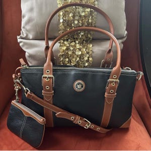 Hermoso bolso vintage Dooney and Bourke con monedero y tarjetero desmontable