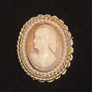 Vintage Cameo Brooch