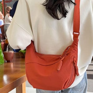 Trendy Canvas Crossbody Taschen Große Kapazität Casual Arbeit Umhängetasche Leicht und langlebig Volltonfarbe Tasche Sport Reise Hobos Tasche
