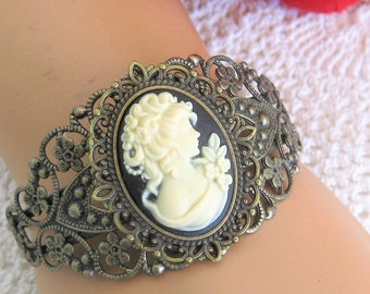 Viktoriansk dam Cameo Manschettarmband: Antik guldfiligran, handgjorda smycken