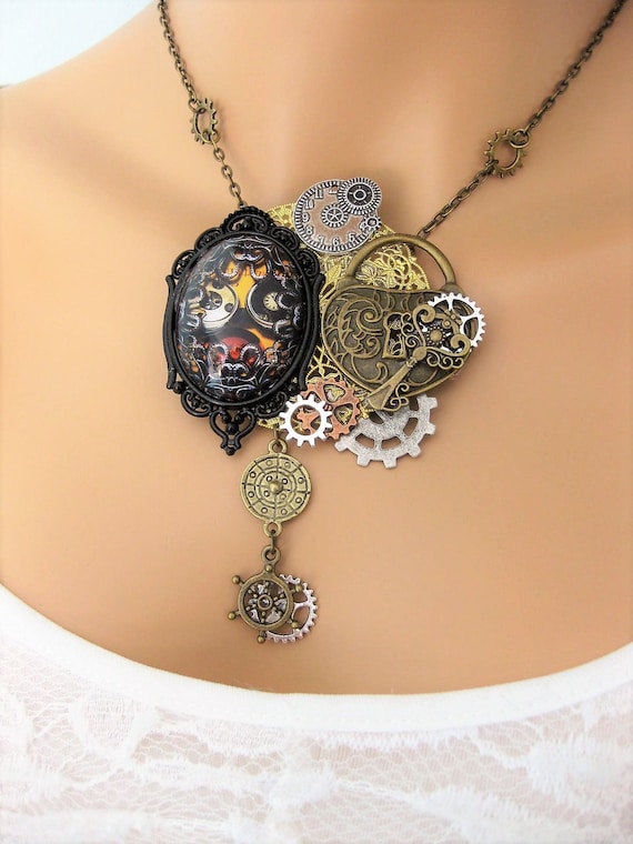 Collana steampunk style con ngranagg e catena nteramente realzzata