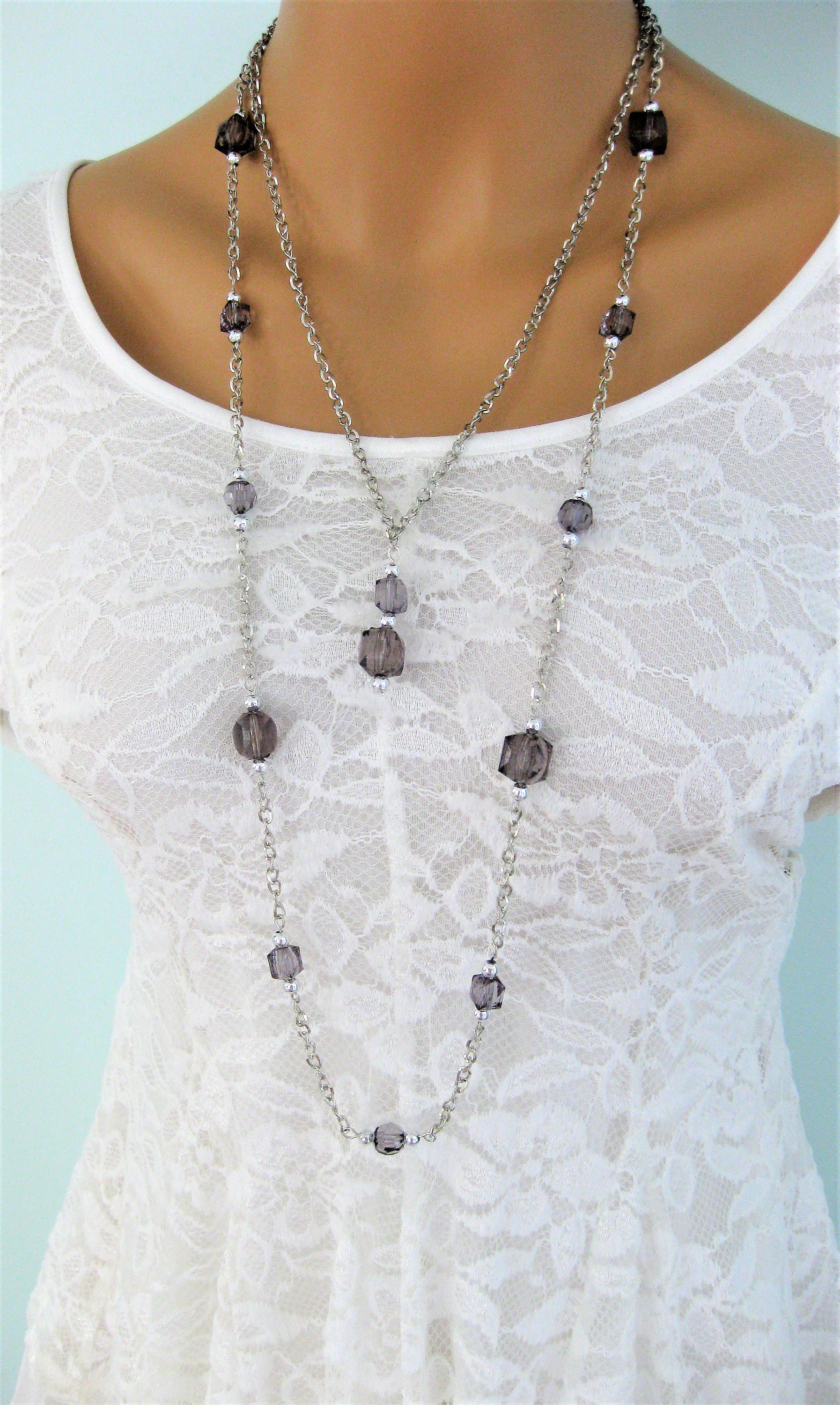 Collier Multi-brins Gris à Mini Perles - Bijou Fantaisie En Plastique, Neuf Avec étiquettes