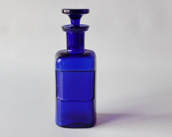 Antique W.T. Co. Cobalt Blue Glass Apothecary Bottle with Glass Stopper. Made by the Whitall-Tatum Co. of Millville, New Jersey.