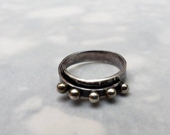 Adjustable ring with 5 balls