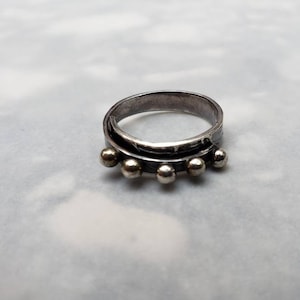 Adjustable ring with 5 balls
