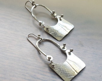 Hinged sterling silver earrings, leaf pattern