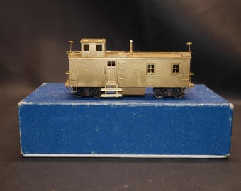 Vagón de cola ciego CNR Golden Train SF de latón, escala HO, V H Model, Lambert Associates Central Valley Trucks, con caja original.