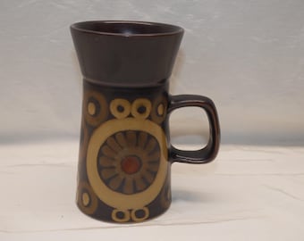 Taza Grand Cappuccino de mediados de siglo, moderna, de Denby Samarkand Brown