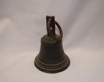 Campana de iglesia de bronce de la Misión de San Francisco Rey, Islas Canarias, de 1678.