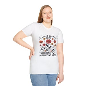 Maglietta grafica Christian &quot;Piantare semi&quot;: maglietta unisex in stile morbido
