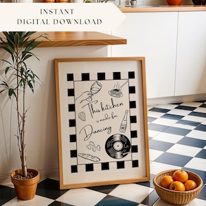 Może przedstawiać: Czarno-biały wydruk kuchenny z szachownicowym tłem. Wydruk przedstawia płytę winylową, kieliszek wina, makaron i tekst "This kitchen is made for dancing."