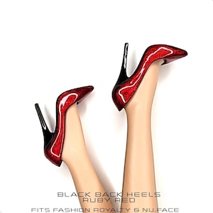 Past op fashion royalty- en NuFace-poppen