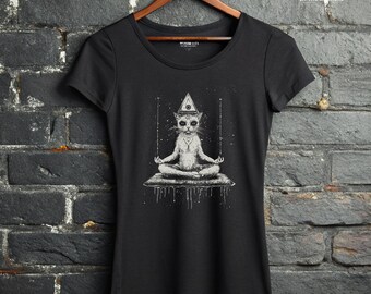 Camiseta de gato meditando en el espacio, camisa felina mística, ropa alternativa para mujer, estilo bruja cósmica.