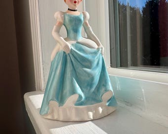 Cinderella - Ceramic figurine - Vintage Walt Disney Japan - 3.5" Collectible Disneyana