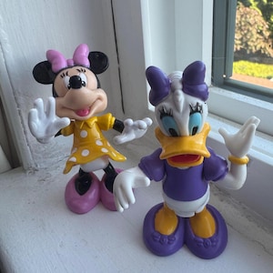 SET - Lot of TWO - 2.5” Poseable Figures - Minnie Mouse & Daisy Duck - Disney Junior Mickey Mouse Clubhouse by Famosa image 8