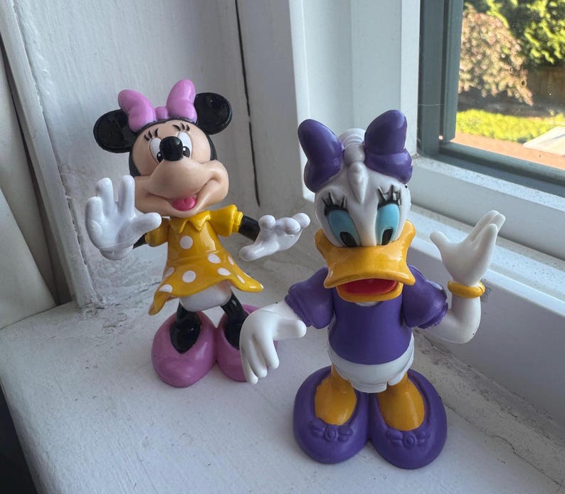 SET - Lot of TWO - 2.5” Poseable Figures - Minnie Mouse & Daisy Duck - Disney Junior Mickey Mouse Clubhouse by Famosa image 8