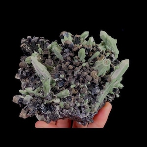 Naturlig Hedenbergit och grön kvartskluster, mineralprov: Inre Mongoliet, Kina