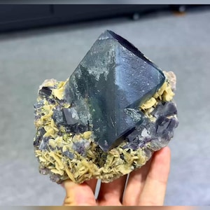 Natural Phantom Fluorite comes from Yindu,Inner Mongolia 100*90*70MM