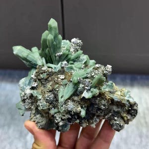 Natural Green Crystal Cluster comes from Inner Mongolia,China 130*90*55MM