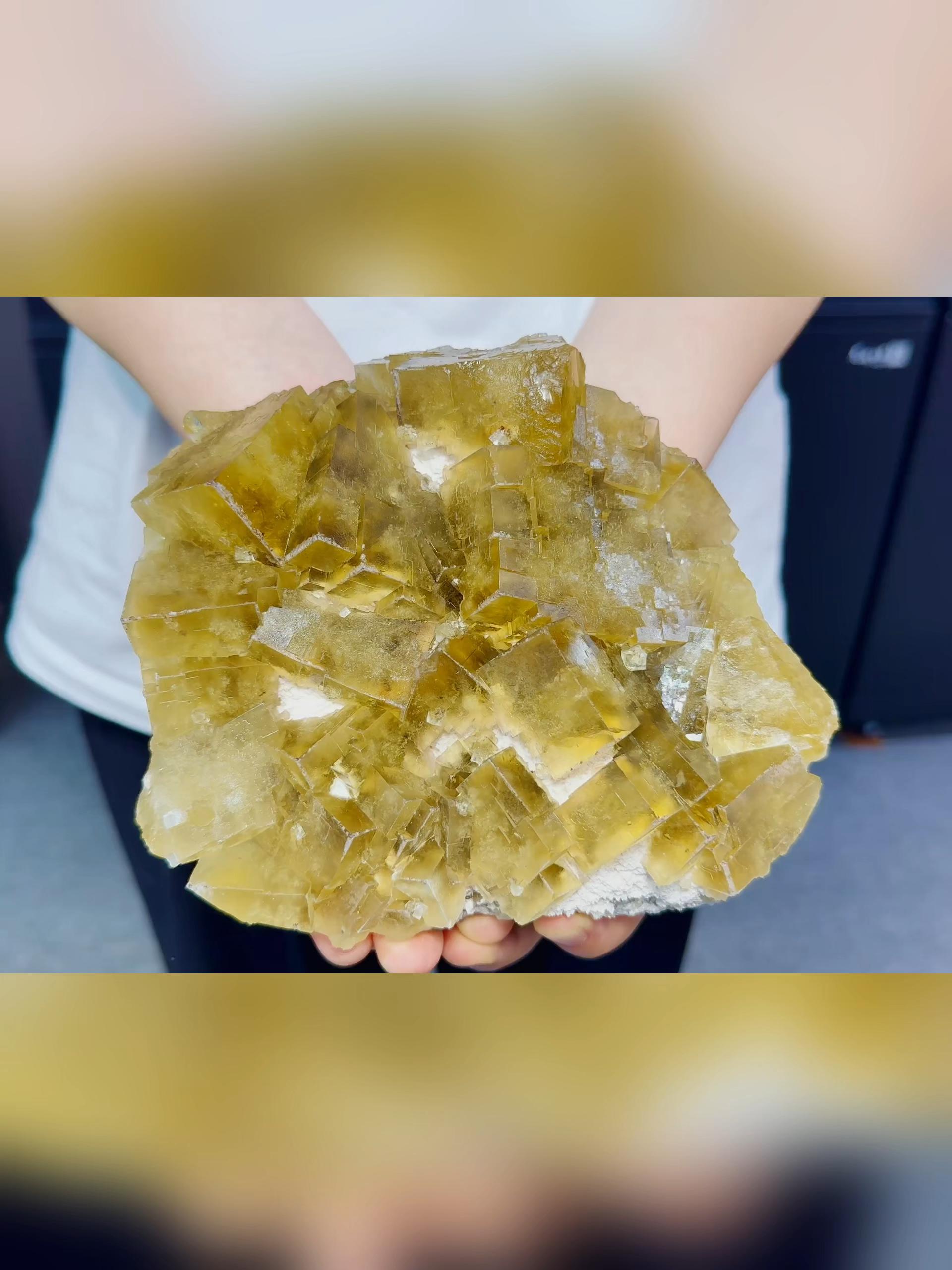 天然イエローキュービックフローライト、中国北京産 160*145*50 MM