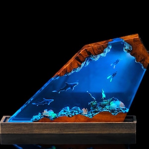 Ocean Resin Lamp, Handmade Epoxy Light with Scuba Divers, Sharks Coral Scene, Unique Deep Sea Wood Art, Gift for Ocean Lovers & Room Decor