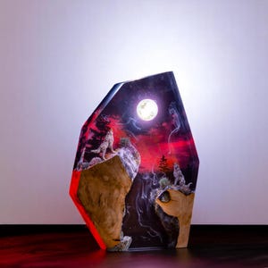 Lamp Wolf Epoxy Resin and Wood, Resin Wood Art Light, Custom Night Light, Handmade Home Decor, Halloween Gift for Him, Father&#39;s Day Gift
